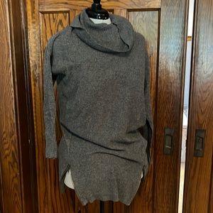 Sweater tunic with zipper detail